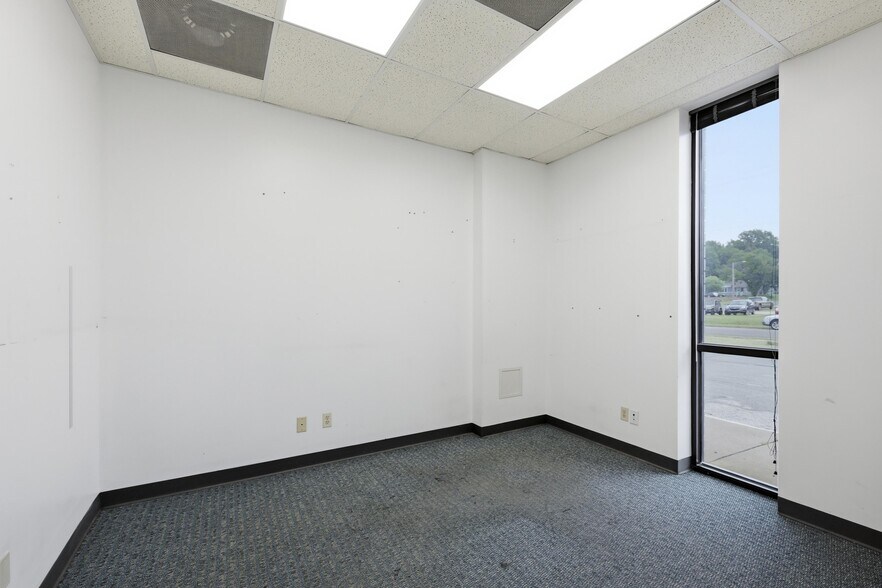 More Photos Of 602 S Michigan Ave, Joplin Freestanding For Lease