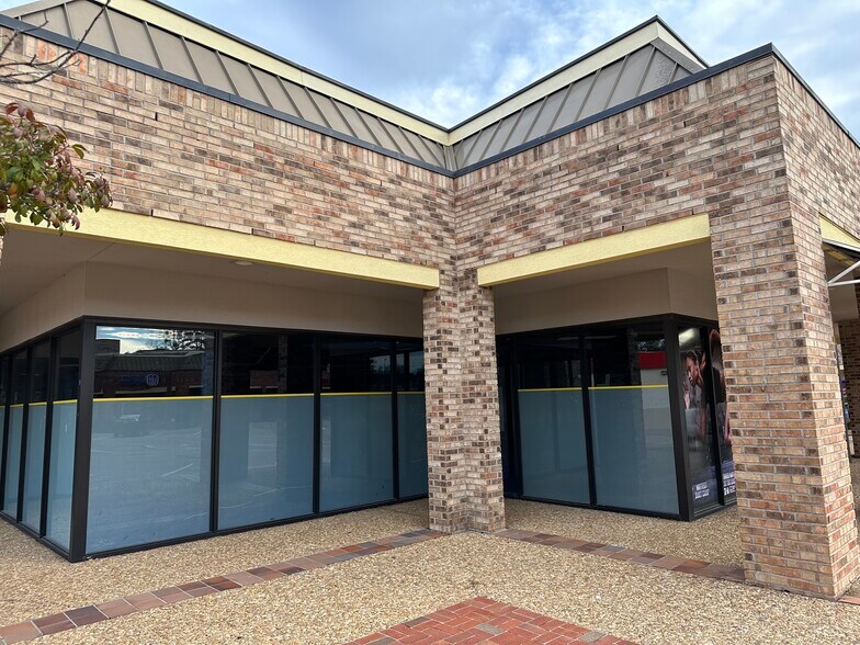 More Photos Of 1625 E County Line Rd, Jackson Freestanding For Lease