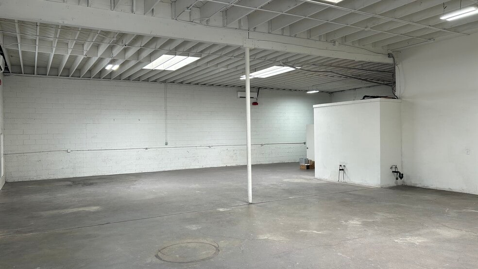 More Photos Of 115 W Hyde Park Blvd, Inglewood Manufacturing For Lease