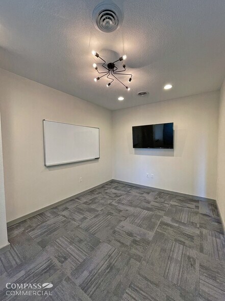 More Photos Of 505 SW Mill View Way, Bend Loft Creative Space For Lease