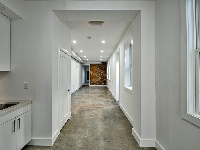 More Photos Of 515 11th St SE, Washington Storefront Retail Office For Lease