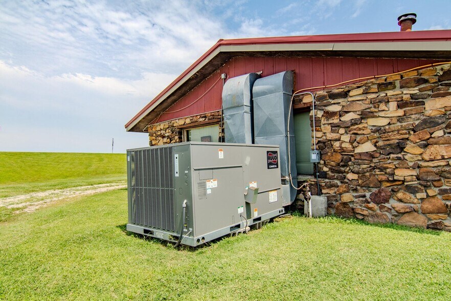 More Photos Of 18400 E B Hwy, Sheldon Flex For Sale