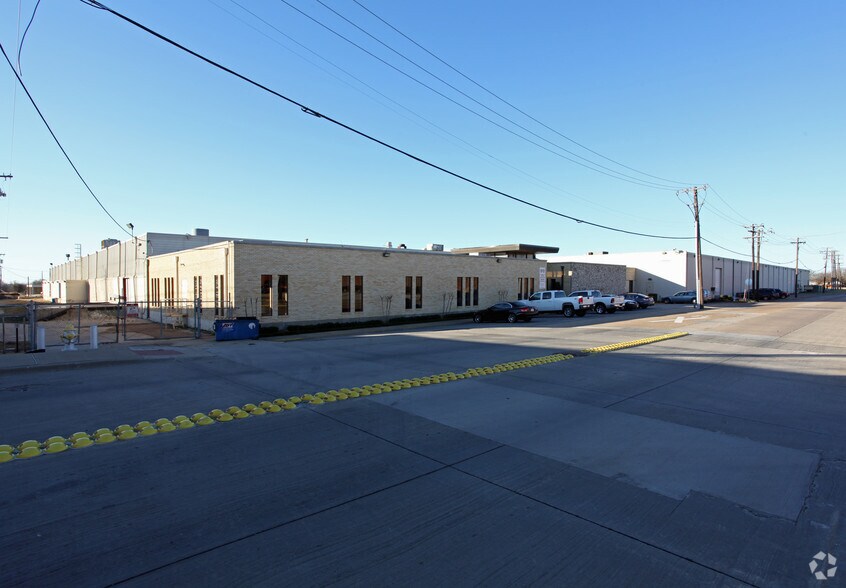 More Photos Of 910 10th St, Plano Warehouse For Lease