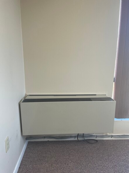 More Photos Of 567 Vauxhall St, Waterford Medical For Sale