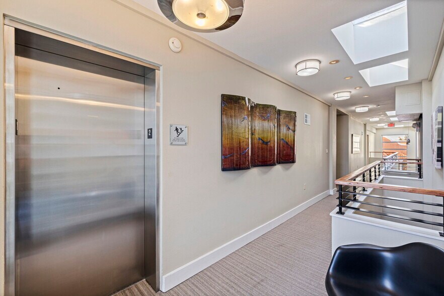 More Photos Of 721 1st Ave N, Saint Petersburg Office For Sale