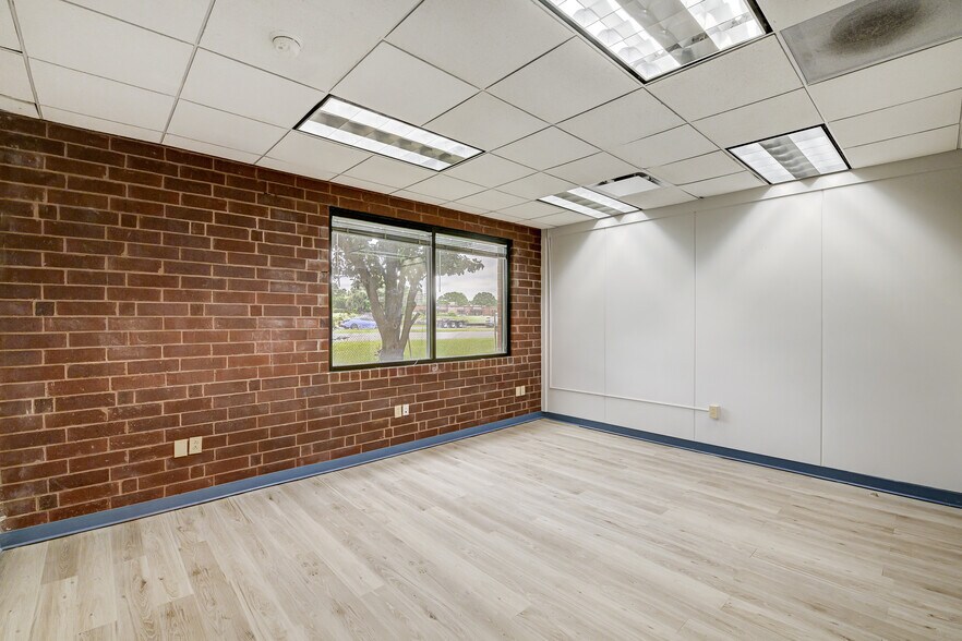 More Photos Of 9635 Southern Pine Blvd, Charlotte Coworking Space