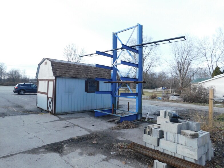 More Photos Of 2086 E US Highway 36, Rockville Convenience Store For Sale