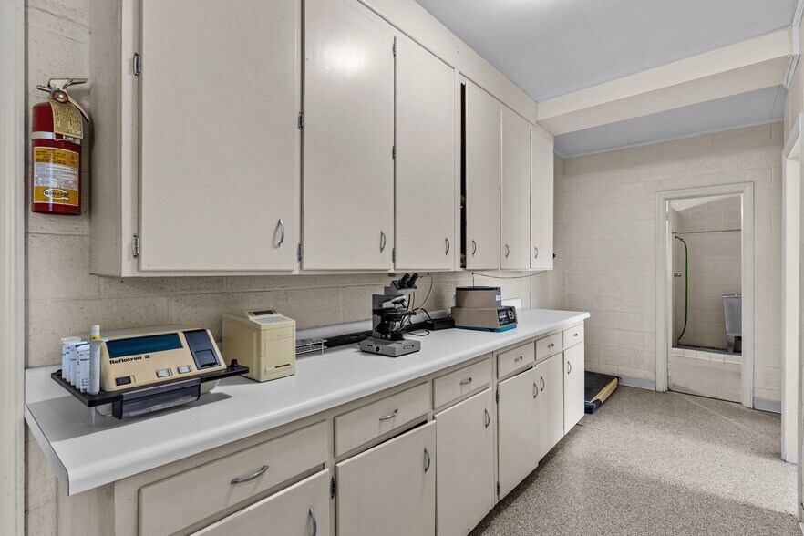 More Photos Of 3522 James B White Hwy, Whiteville Veterinarian Kennel For Sale