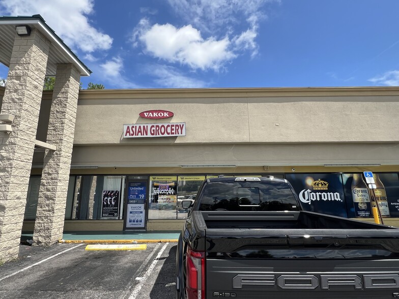 More Photos Of 5745-5759 Beney Rd, Jacksonville Unknown For Lease