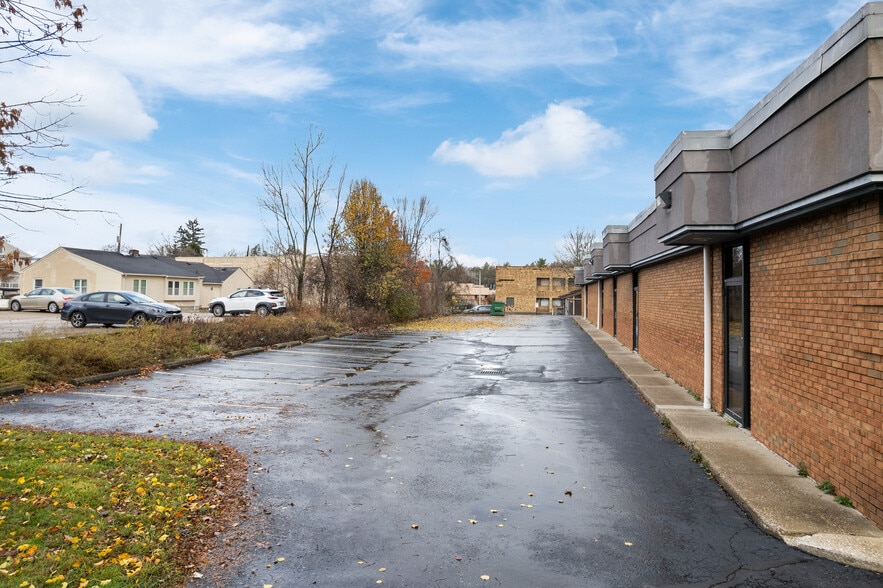 More Photos Of 81-90 N Miller Rd, Fairlawn Office For Sale