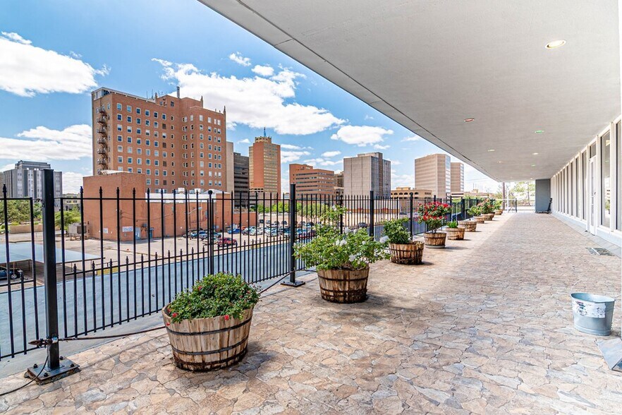 More Photos Of 200 W Illinois Ave, Midland Office For Sale