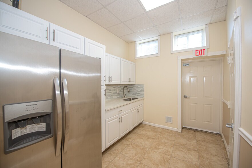 More Photos Of 141 Pine Aire Dr, Bay Shore Storefront Retail Office For Sale