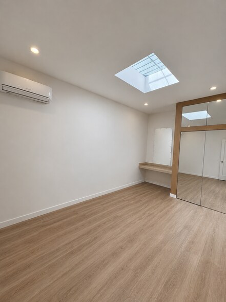 More Photos Of 7416 S Western Ave, Los Angeles Office For Sale