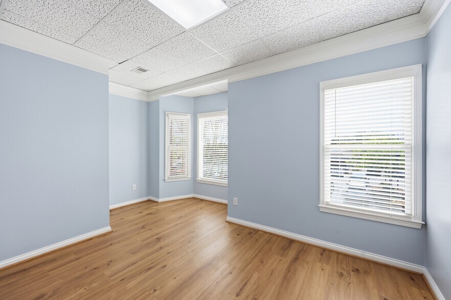 More Photos Of 531 Darby Creek Rd, Lexington Office For Lease