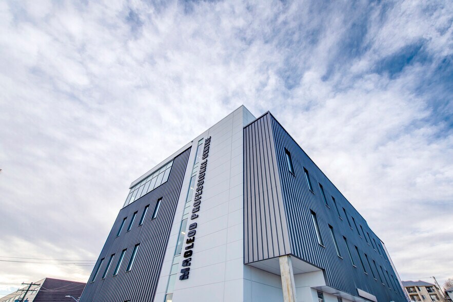 More Photos Of 3916 Macleod Trl SE, Calgary Medical For Lease