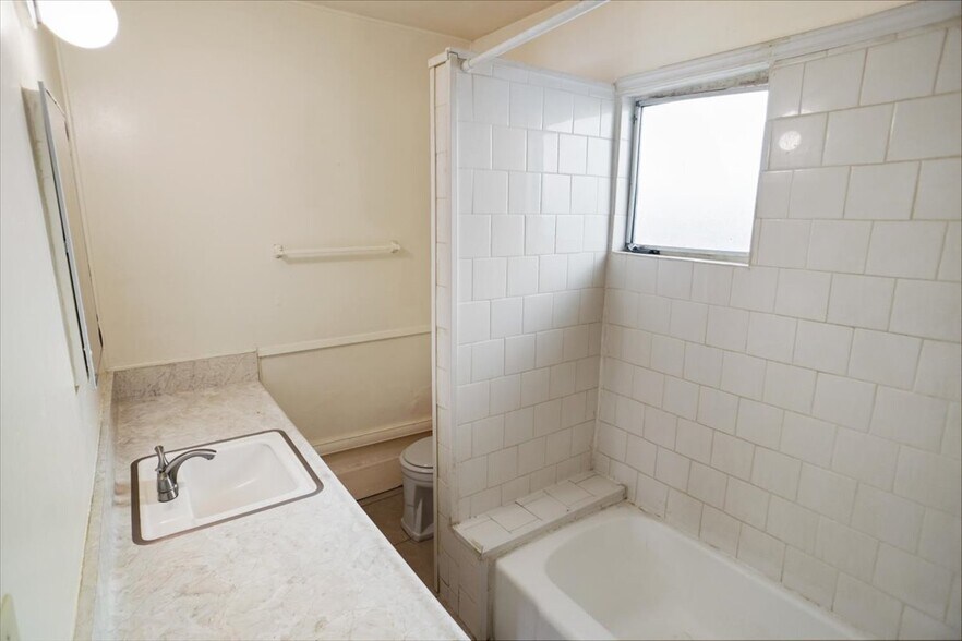 More Photos Of 342 E Lancaster Blvd, Lancaster Apartments For Sale