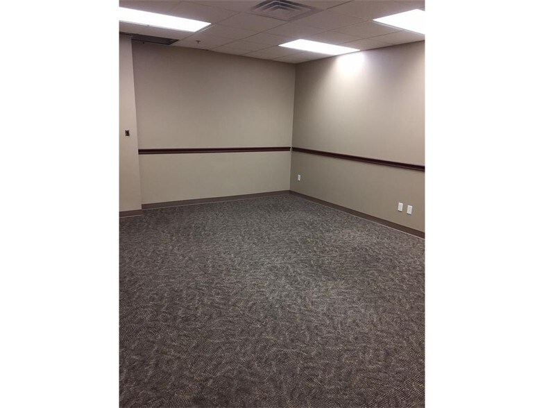 More Photos Of 425 2nd St SE, Cedar Rapids Office For Sale