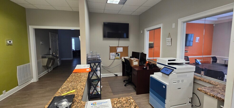 More Photos Of 1307-1309 Providence Rd, Brandon Office For Lease