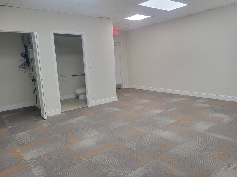 More Photos Of 4624 Hollywood Blvd, Hollywood Coworking Space