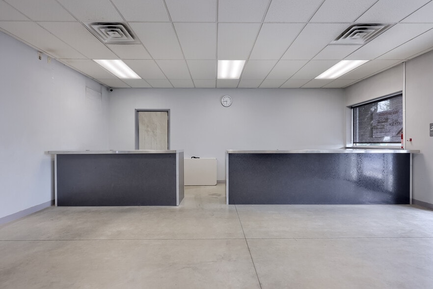 More Photos Of 608 Fairview Rd, Manheim Specialty For Lease
