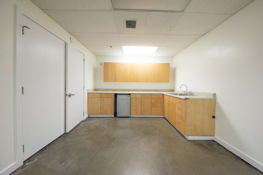 More Photos Of 225 NE 65th St, Seattle Apartments For Sale