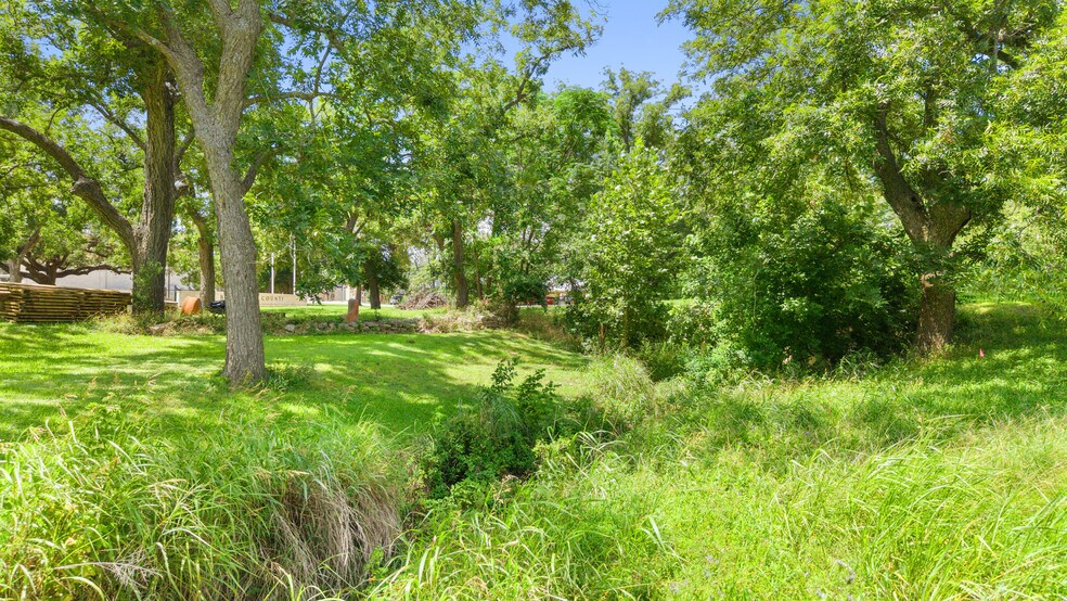 More Photos Of 404 Nugent ave, Johnson City Flex For Sale