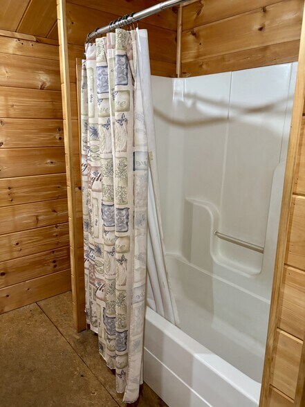 More Photos Of 517-519 Turnpike Rd, Lawrenceburg Flex For Sale