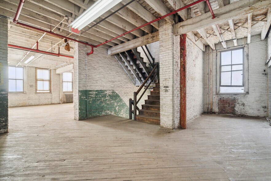 More Photos Of 2916 Weikel St, Philadelphia Warehouse For Sale