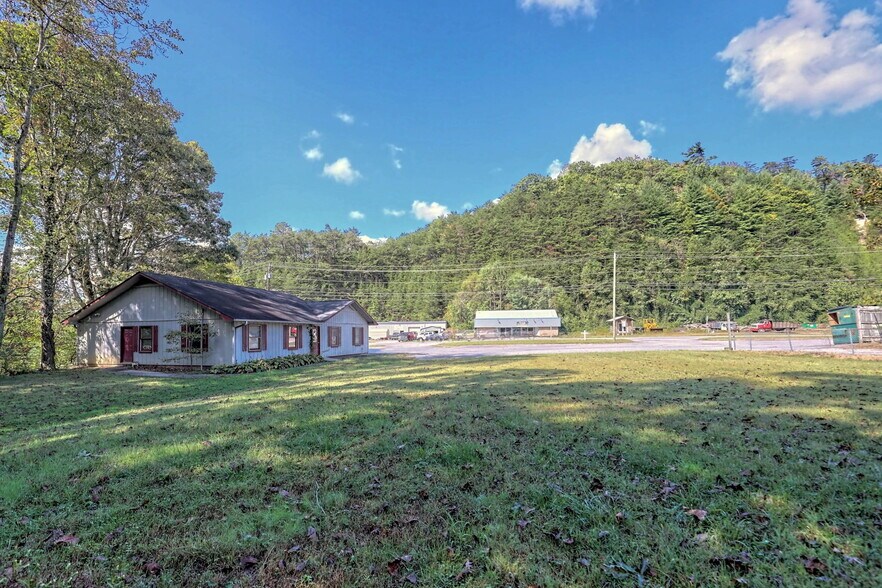 More Photos Of 1552 Highway 441 N, Clayton Office For Sale