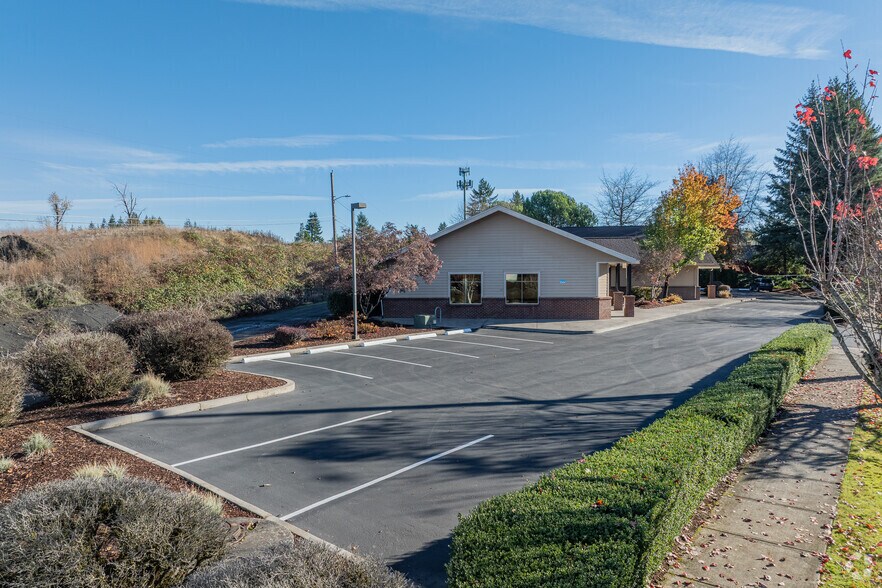 More Photos Of 36645 Hwy 26, Sandy Office For Lease