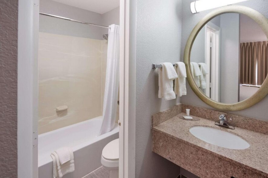 More Photos Of 8325 Bash St, Indianapolis Hotel For Sale