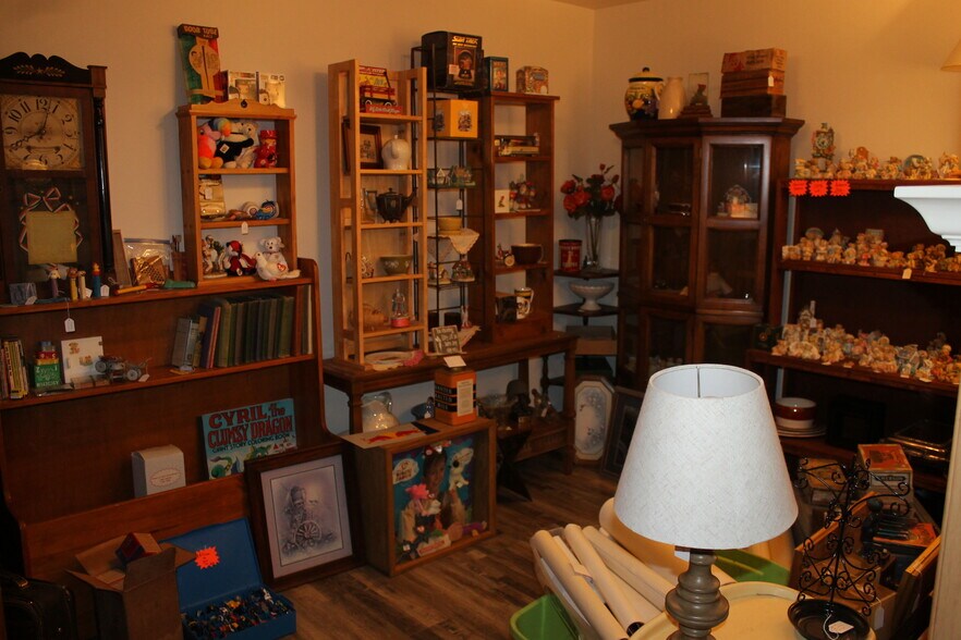 More Photos Of 154 E Railroad, Leland General Retail For Sale