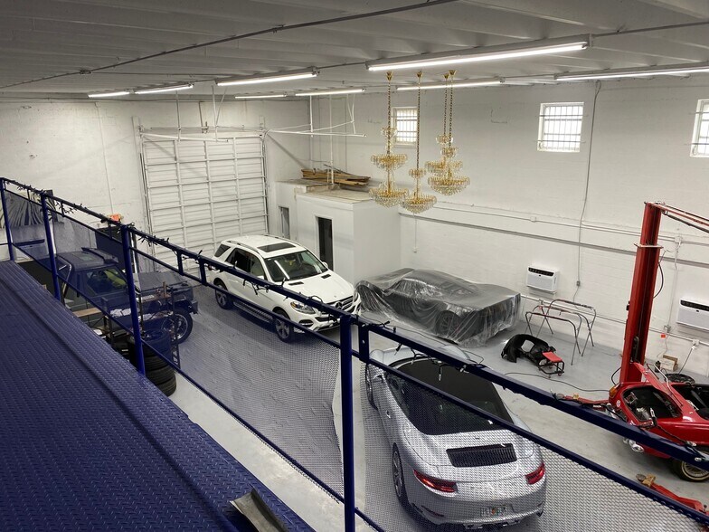 More Photos Of 2106 Mayo St, Hollywood Warehouse For Lease