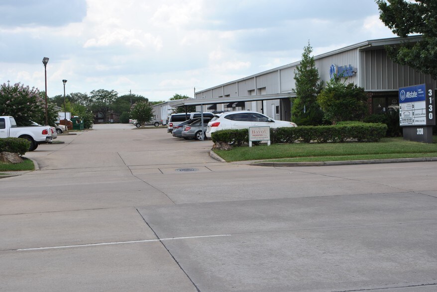 More Photos Of 3130 Strawberry Rd, Pasadena Service For Lease