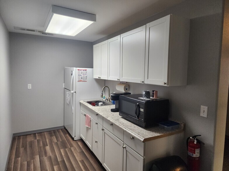 More Photos Of 541 E Garden Dr, Windsor Light Distribution For Sale