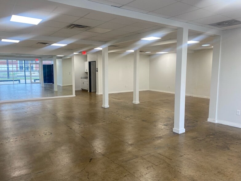More Photos Of 6211 Owens St, Dallas Restaurant For Lease
