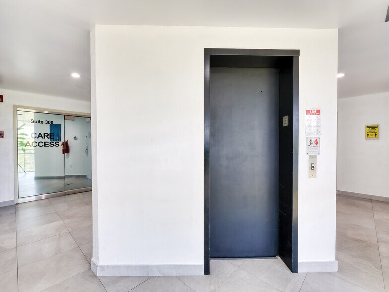 More Photos Of 7880 N University Dr, Tamarac Office Residential For Lease