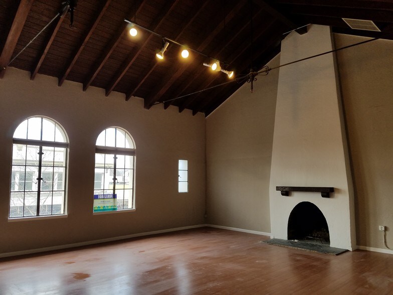 More Photos Of 7560 Monterey St, Gilroy Storefront Retail Office For Lease