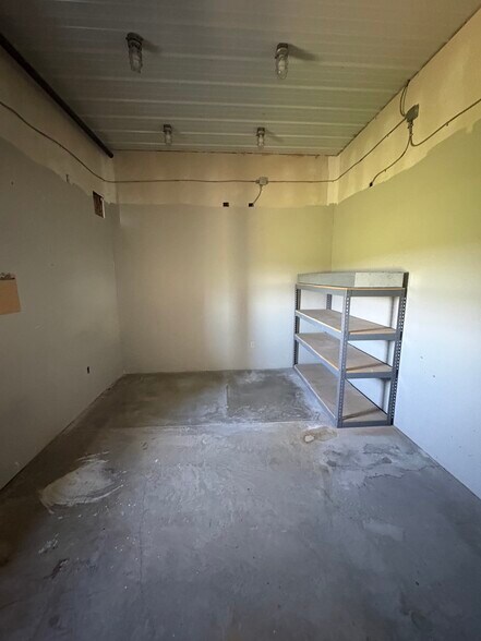 More Photos Of 66850 Executive Dr, Saint Clairsville Warehouse For Lease