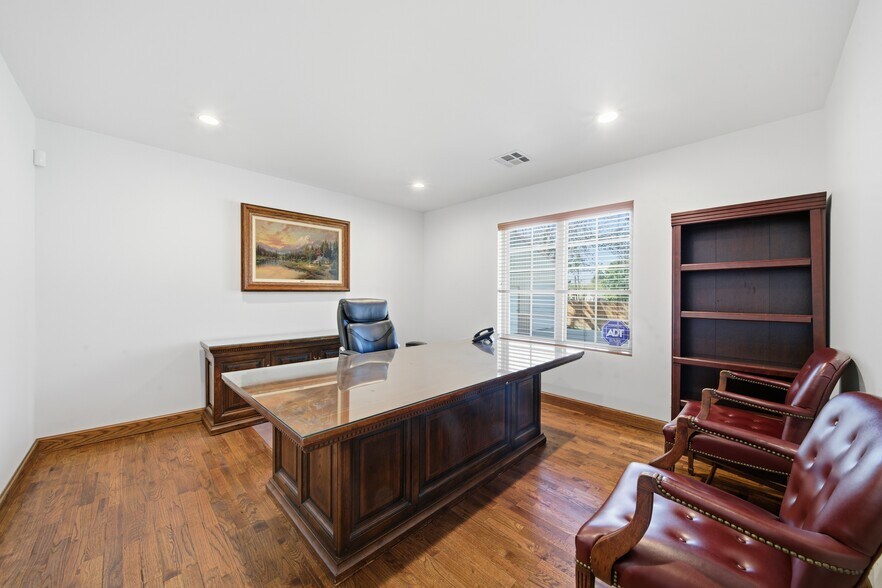 More Photos Of 601 S Cherokee St, Catoosa Office For Sale