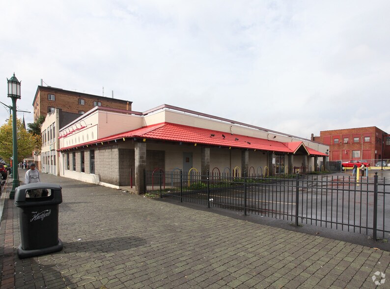 More Photos Of 426 Park St, Hartford Freestanding For Sale