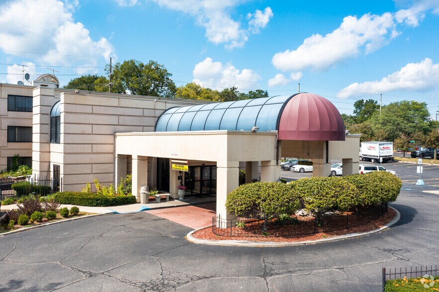 More Photos Of 26111 Telegraph Rd, Southfield Hotel For Sale