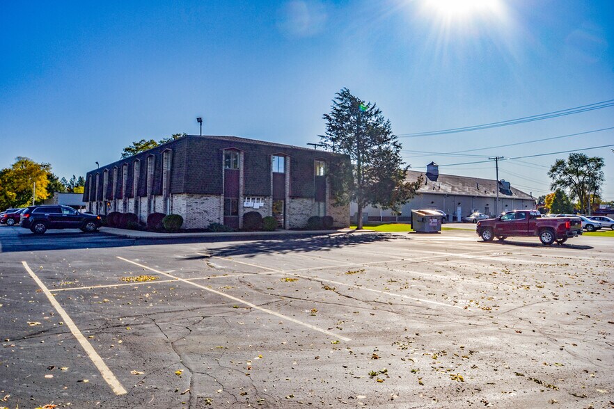 More Photos Of 1050 S Milford Rd, Highland Township Medical For Lease
