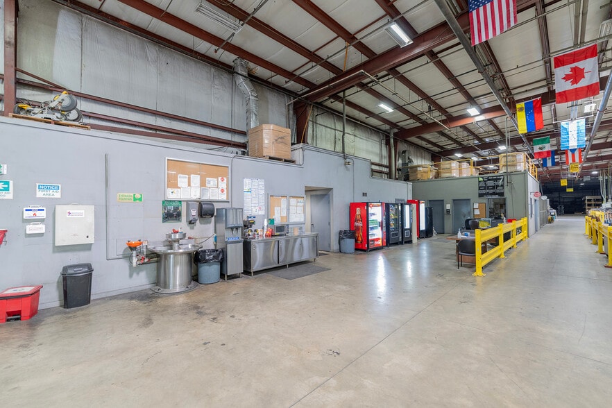 More Photos Of 1000 Sako Ct, Elkhart Warehouse For Lease