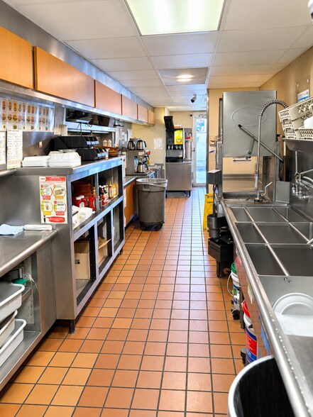 More Photos Of 3422 W Gentry Pkwy, Tyler Restaurant For Lease