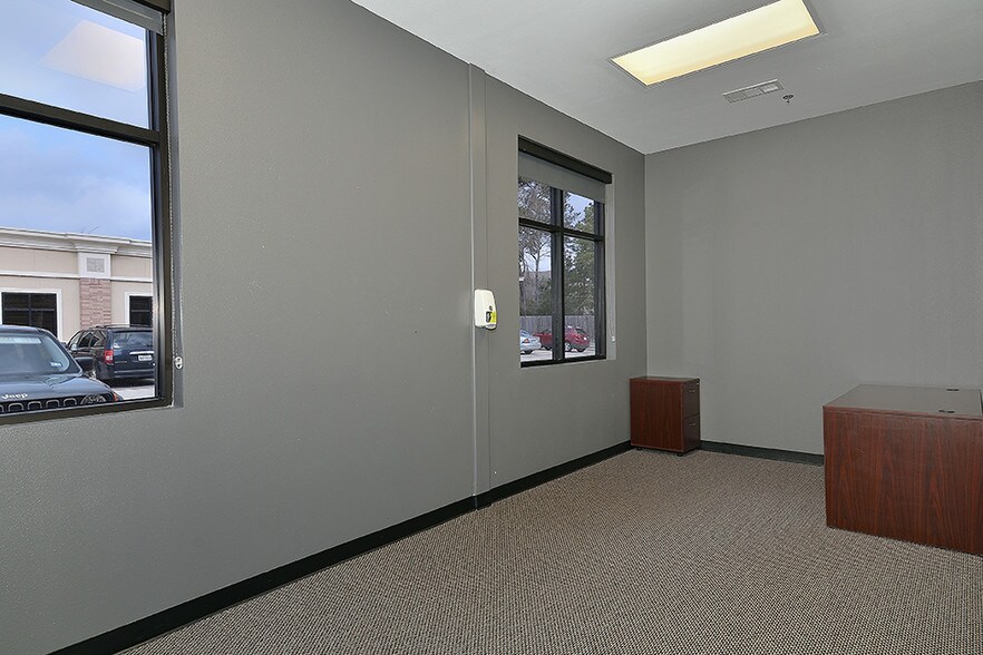 More Photos Of 8101 Kuykendahl Rd, The Woodlands Office For Lease