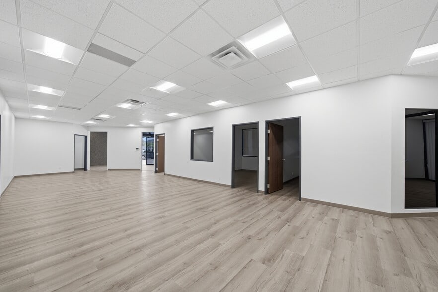 More Photos Of 8 Holland, Irvine Warehouse For Lease