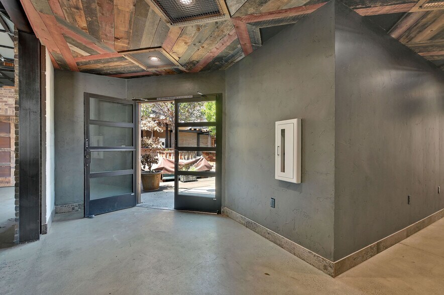 More Photos Of 208 S Green St, Sonora Restaurant For Sale