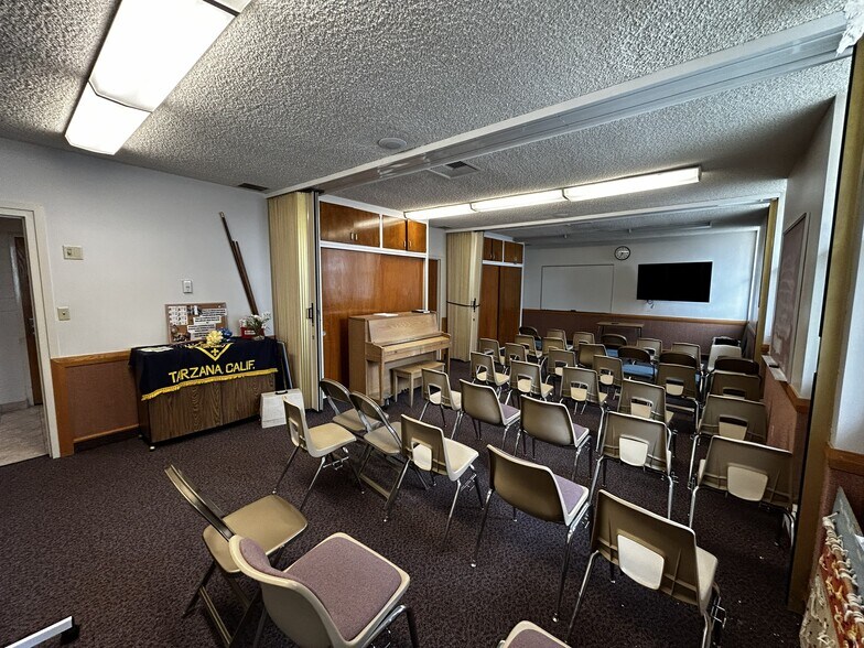 More Photos Of 5520 Topeka Dr, Tarzana Specialty For Sale