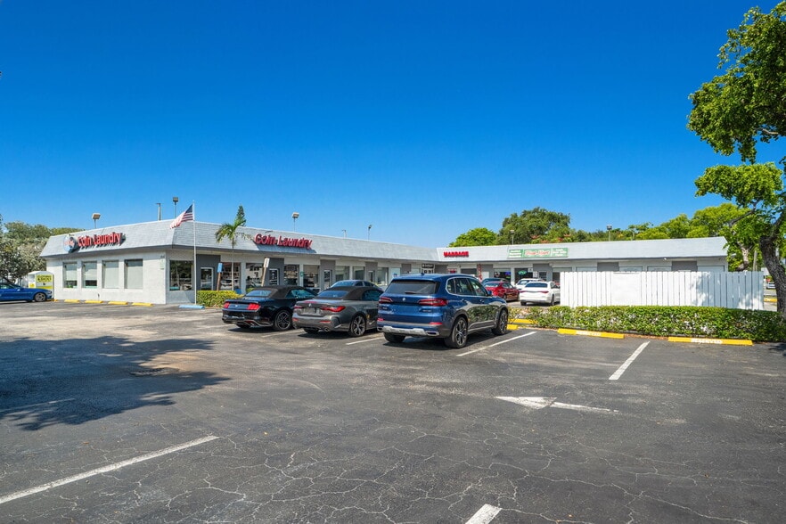 More Photos Of 265 S Federal Hwy, Dania Beach Storefront For Lease